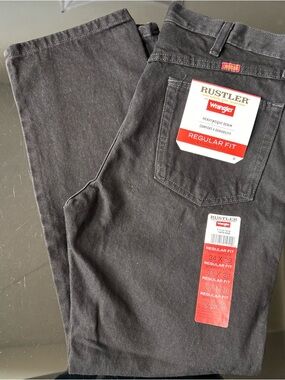Wrangler Men's Straight Leg Jeans in Black